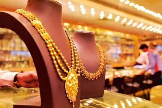 Gold Rate: மாத இறுதியில் உயரும் தங்கம் விலை..! இன்றைய நிலவரம் என்ன தெரியுமா?