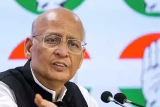 காங்கிரஸ் எம்.பி. இருக்கையில் கட்டு கட்டாக பணம்! நடந்தது என்ன?