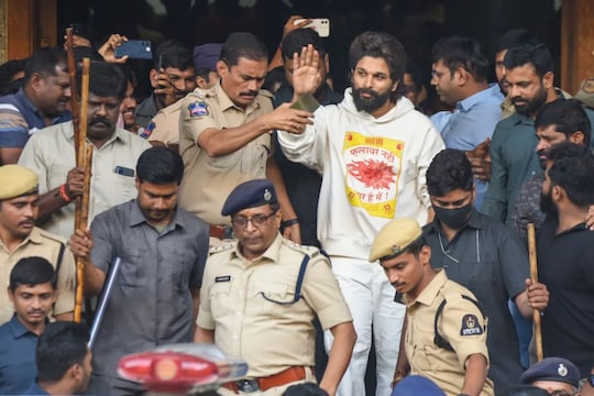 Allu Arjun: இரவு முழுவதும் சிறையிலேயே கழித்த நடிகர் அல்லு அர்ஜூன்... காலையில் கிடைத்த விடுதலை!