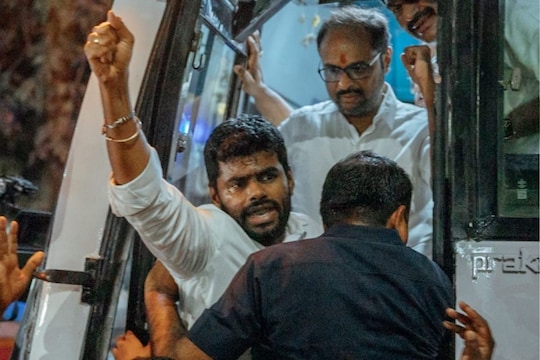 பாஜக மாநில தலைவர் அண்ணாமலை கைது... கோவையில் பரபரப்பு