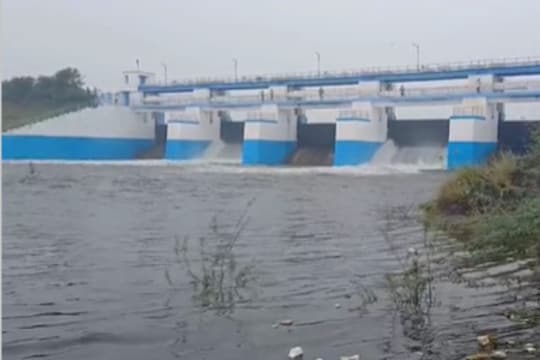 Chembarambakkam Lake | கிடுகிடுவென உயரும் செம்பரம்பாக்கம் ஏரியின் நீர்மட்டம்... விநாடிக்கு 4,500 கனஅடி நீர் திறப்பு....