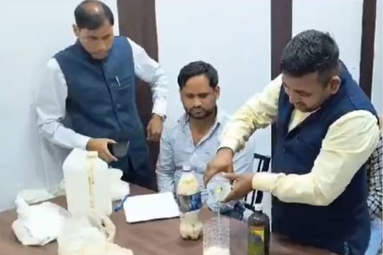 1 லிட்டர் ரசாயனத்தில் 500 லிட்டர் பால்.. 20 ஆண்டுகளாகக் கொடிகட்டிப் பறந்த 'கெமிக்கல் பால்' பிசினஸ்!