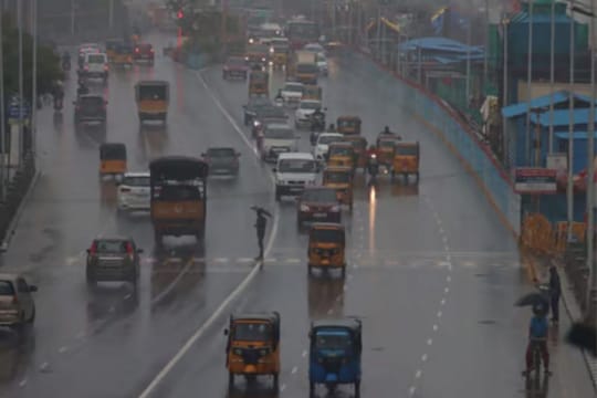 Chennai Rains: சென்னை மக்களே.. இன்று மழையின் தாக்கம் எப்படி? - ஆரஞ்சு அலெர்ட் விடுத்த வானிலை மையம்!