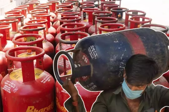 Gas Cylinder Price | புயலுக்கு பிறகு வந்த இடி..! உயர்ந்தது கேஸ் சிலிண்டர் விலை.. வணிகர்கள் ஷாக்