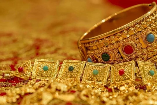 Gold: தங்கம் வாங்கப் போறீங்களா..? அப்போ இதையெல்லாம் தெரிஞ்சு வச்சுக்கோங்க!