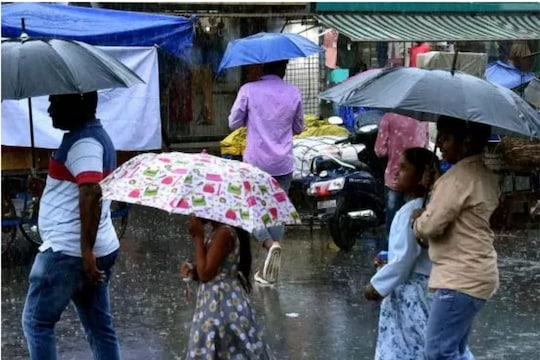 TN Weather Update: தமிழகத்தில் இன்று 11 மாவட்டங்களில் வெளுக்கப்போகும் கனமழை.. வானிலை மையம் அலர்ட்..!