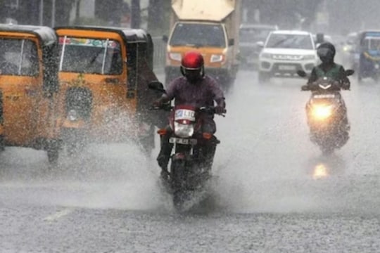 TN Weather Update: வரும் 11ஆம் தேதி வெளுக்கப்போகும் மிக கனமழை.. 3 மாவட்டங்களுக்கு ஆரஞ்ச் அலர்ட்..!