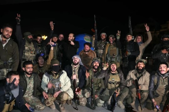 Syria's Hayat Tahrir al-Sham | சிரியா தலைநகரை கைப்பற்றிய கிளர்ச்சிப் படையினர்: யார் இந்த ஆயுதக்குழுக்கள்?