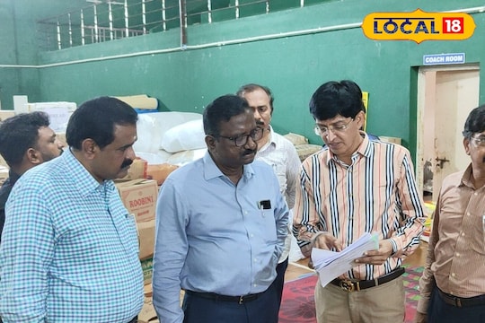 நிவாரண பொருட்களை ஆய்வு செய்த கூடுதல் தலைமை செயலாளர் ராதா கிருஷ்ணன்