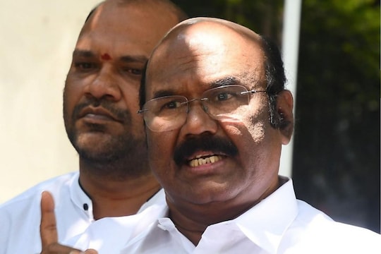 “யார் காலிலும் விழ வேண்டிய அவசியம் எங்களுக்கு கிடையாது” - டி.டி.வி. தினகரன் கருத்துக்கு ஜெயக்குமார் பதில்