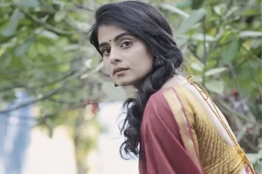 திருமண போட்டோ டெலீட்... செட்டில் தனிமை.. பிரபல நடிகை மரணத்தில் அதிர்ச்சி தகவல்!