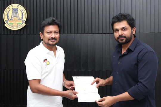 ஃபெஞ்சல் புயல் நிவாரண நிதி… ரூ. 15 லட்சத்தை துணை முதல்வர் உதயநிதியிடம் வழங்கிய நடிகர் கார்த்தி…