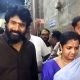 மதுரை அழகர்கோயிலில் மனைவியுடன் மனமுருகி பிராத்தனை செய்த நடிகர் சிவகார்த்திகேயன்..!
