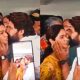 Allu Arjun Arrest | கண்கலங்கி நின்ற மனைவியிடம் ஆறுதல் சொல்லி முத்தமிட்ட அல்லு அர்ஜுன்.. வைரல் வீடியோ..!