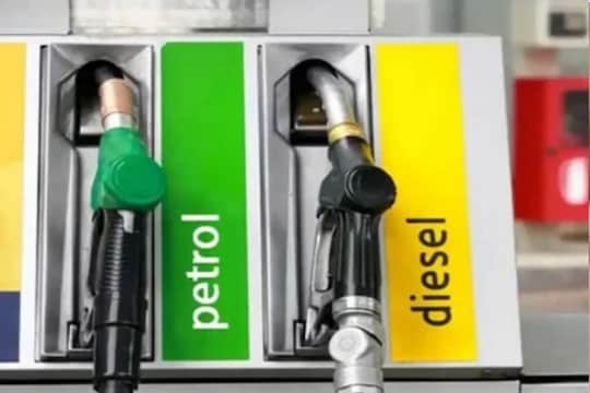 Petrol Diesel Price Drop: எரிபொருள், கச்சா எண்ணெய் மீதான 'விண்ட் ஃபால்' வரி நீக்கம்.. பெட்ரோல், டீசல் விலை குறையுமா?