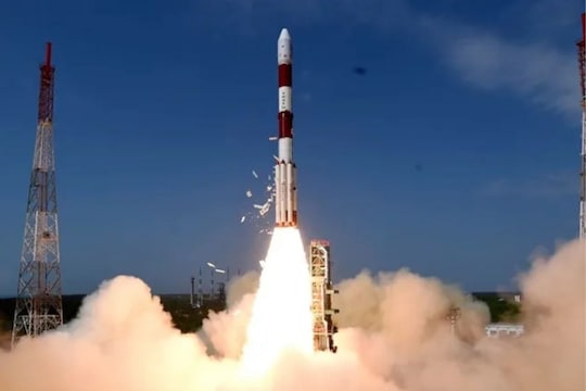 காற்றை கிழித்து விண்ணில் சீறி பாய்ந்த PSLV சி-59 ராக்கெட்! விஞ்ஞானிகள் மகிழ்ச்சி