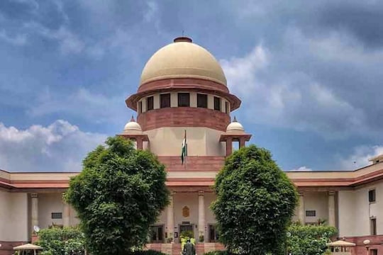அரசு பணியில் சேர்ந்தவர்களுக்கு 6 மாதம் அவகாசம்... உச்சநீதிமன்றம் அதிரடி உத்தரவு!