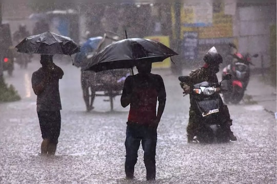 TN Weather Update: நீலகிரி, கோவைக்கு இன்று ரெட் அலர்ட்.. வானிலை மையம் தகவல்..!