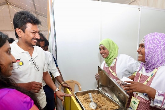 தமிழ்நாட்டின் உணவுச் சுவைகள் ஒரே இடத்தில்.. மெரினாவில் களைகட்டும் உணவுத் திருவிழா..