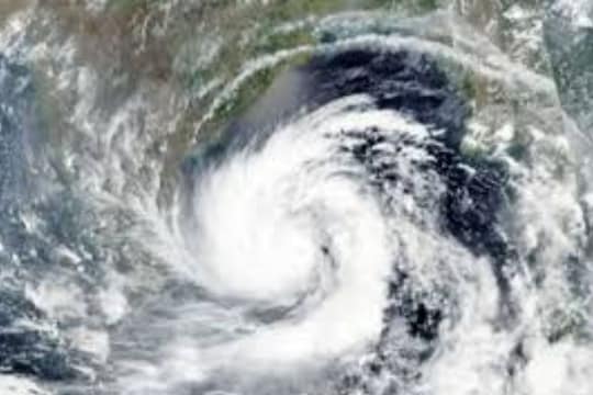 Tamilnadu Weather | வலுப்பெறும் காற்றழுத்தத் தாழ்வுப் பகுதி... நேரம் குறித்த வானிலை மையம்... தமிழ்நாட்டில் வெளுக்கப்போகும் மழை!