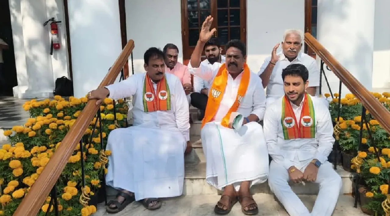 Puducherry BJP and independent MLAs stage dharna on Parliament steps against new liquor factories Tamil News