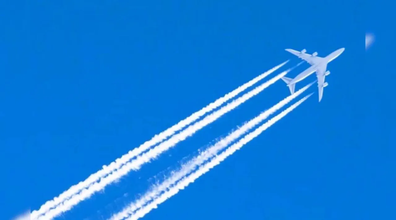 plane-flies