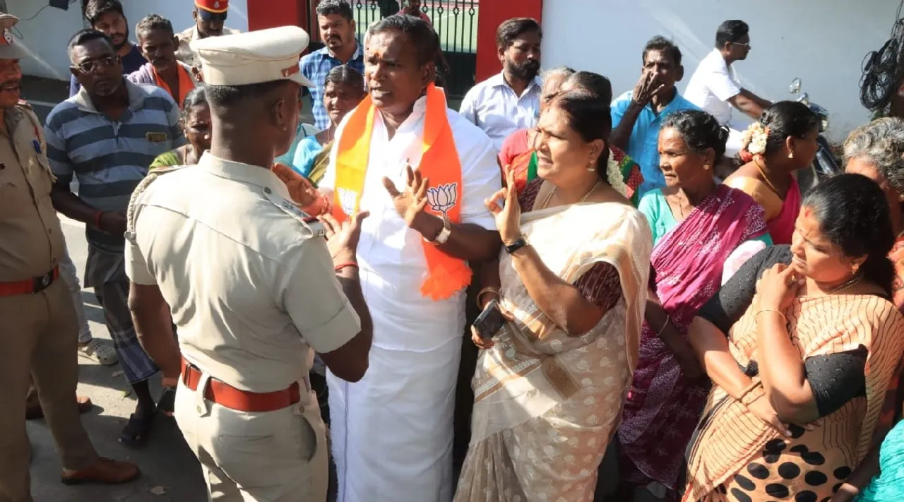 Puducherry BJP MLA AK Sai J Saravanan protest with sanitation workers front of Chief Secretary house over unpaid salary Tamil News
