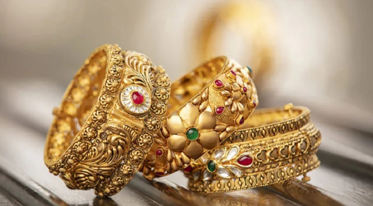 How to clean gold jewelry