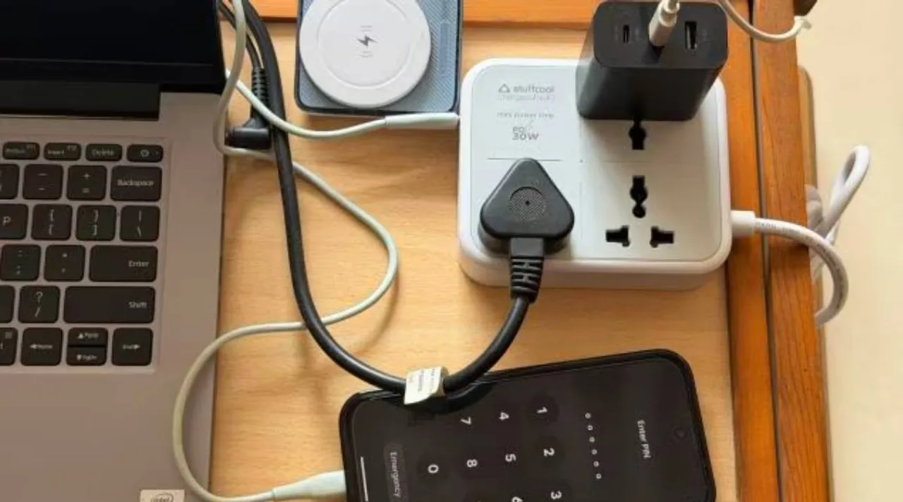 The Stuffcool ChargeCube 30