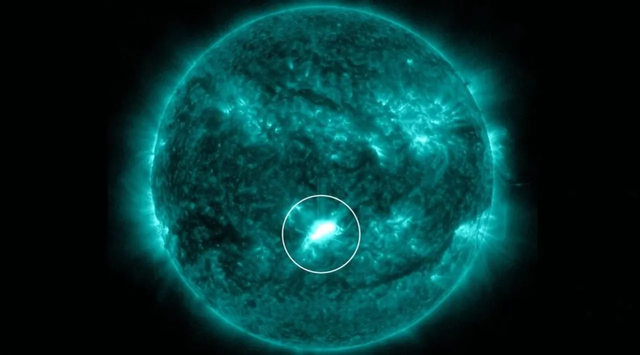 Sun fires X-class flare